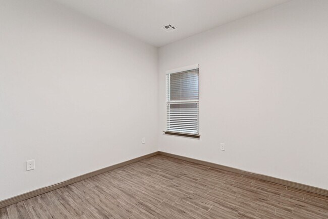 Building Photo - 4027 Apache Pine Pl