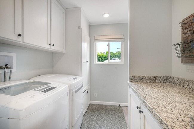 Building Photo - 3Bed/1Bath Charming Home in South Oceanside~ Moreno