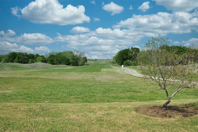 Building Photo - 13720 Shadowlawn Trace