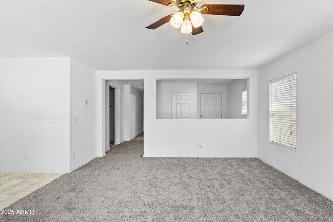 Building Photo - 40925 W Patricia Ln