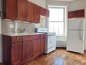 Building Photo - 3 bedroom in BRONX NY 10473