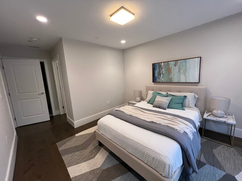 Building Photo - 214 Market St