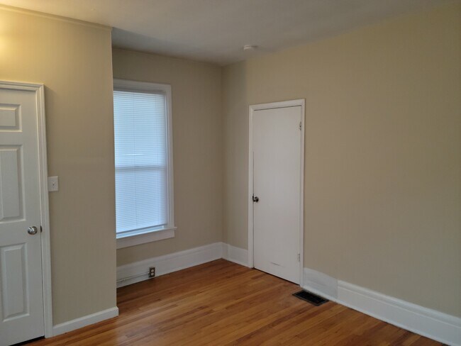 Building Photo - 705 Pearl St