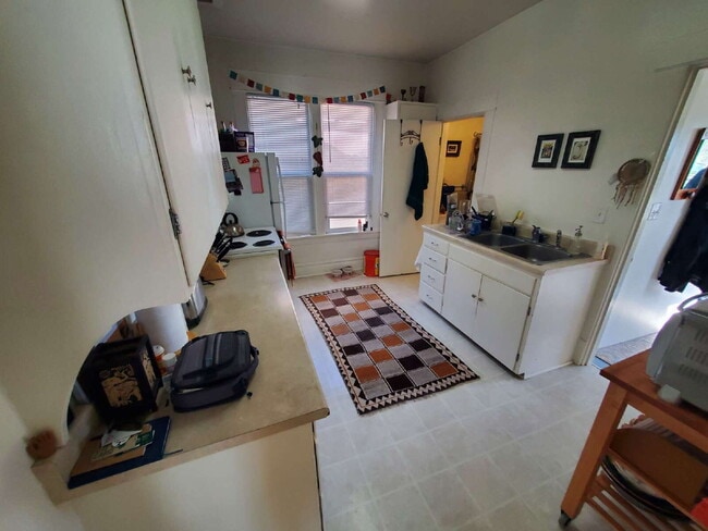 Building Photo - Charming 2-Bed Home in Bellingham's Columb...
