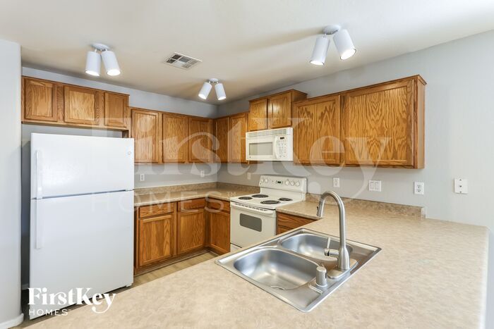 Building Photo - 11597 W Vogel Ave