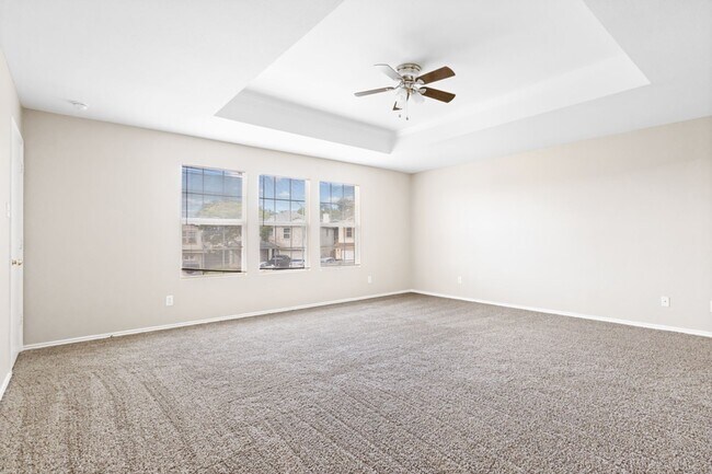 Building Photo - 3 Bedroom/2.5 Bath Bluffs of Lookout Canyon Subdivision