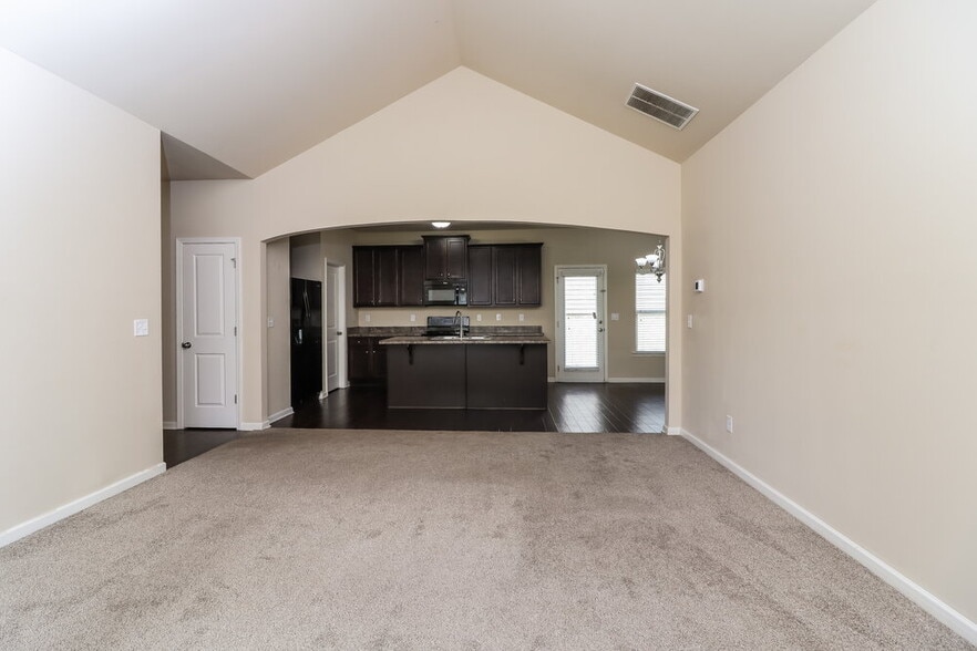 Building Photo - 2950 E Captiva Dr