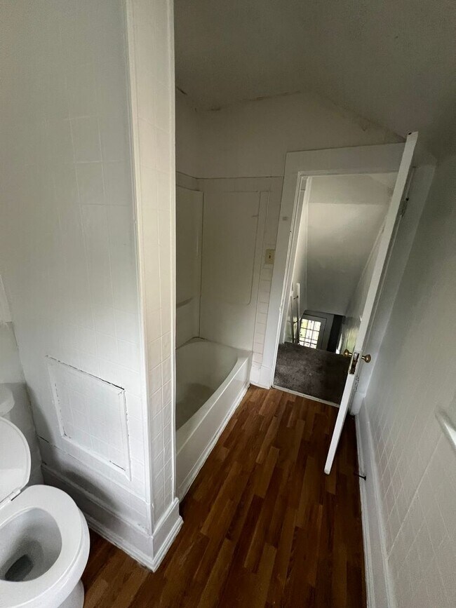 Building Photo - 4 Bedroom Single Family in Cleveland ,Ohio