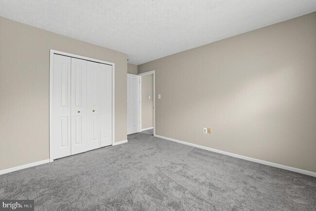 Building Photo - 2504 Smoketree Ln