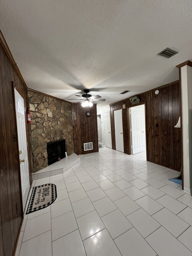 Building Photo - 4515 Strangford Ave