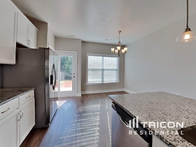 Building Photo - 508 Lakemont Dr