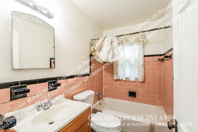 Building Photo - 7150 Manette Dr