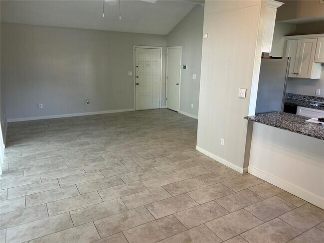 Building Photo - 1450 Agatha Dr