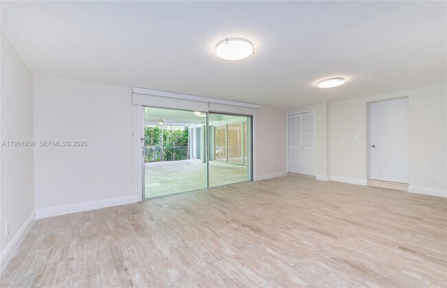 Building Photo - 310 Harbor Ct