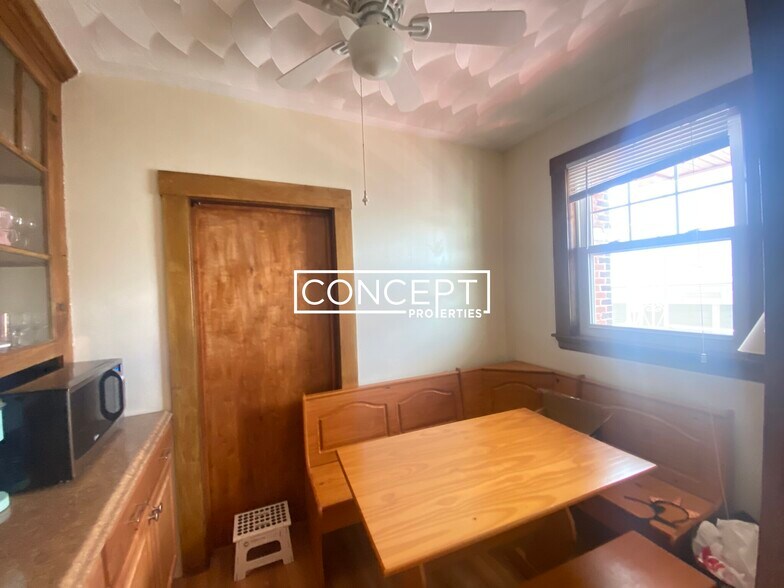 Building Photo - 66 Craigie St