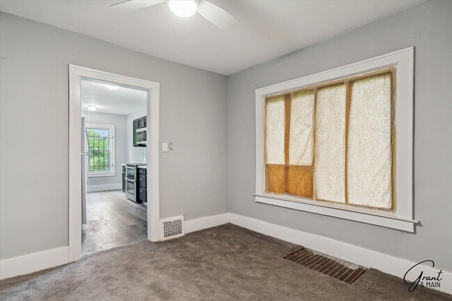 Building Photo - $1,200/month - 3 Bed 1 Bath Single Family ...