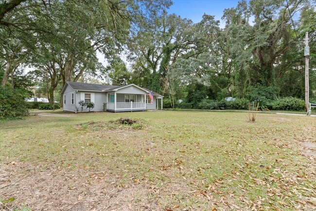 Building Photo - Charming Cottage-Style Home in the Heart o...