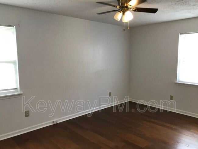 Building Photo - 3403 Pine Hill Rd