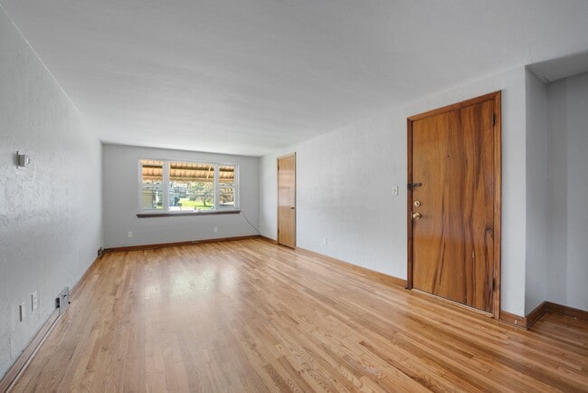 Building Photo - 1437 Lincoln Way