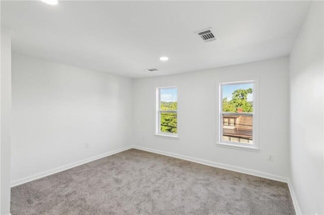 Building Photo - HOME FOR THE HOLIDAYS SPECIAL!-4 BEDROOM HOME IN FOX CHAPEL