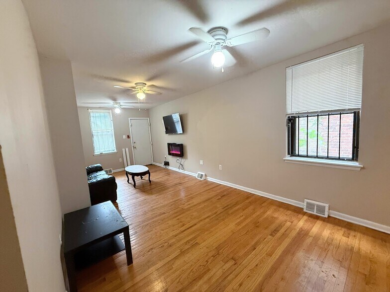 Dining & Living Room - 2148 N Carlisle St