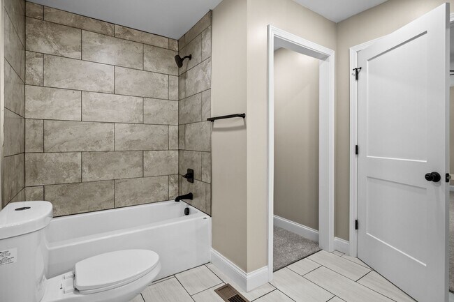 Building Photo - 910 Windlau Ct