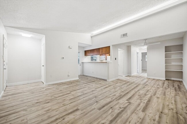 Building Photo - 904 Sirocco Dr