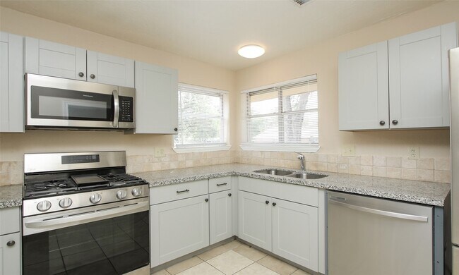 Building Photo - 6406 Ashton St