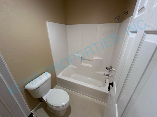 Building Photo - 4287 NE 1st St