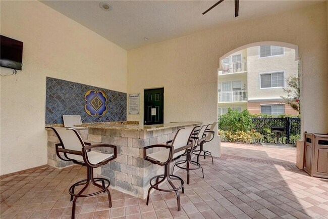 Building Photo - 9833 Baywinds Blvd