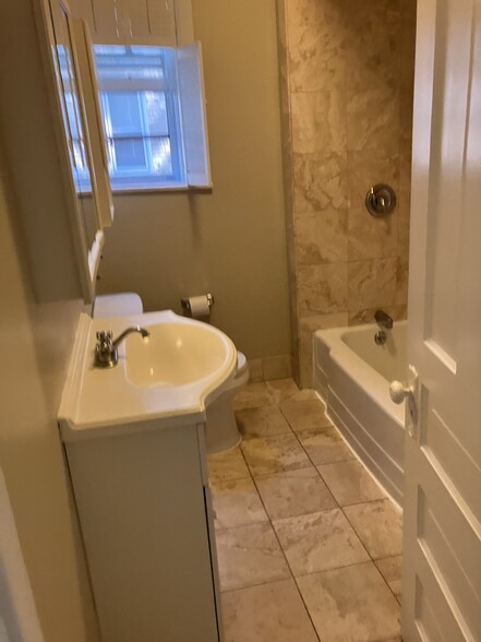 Bathroom - 2222 W Lyndale St