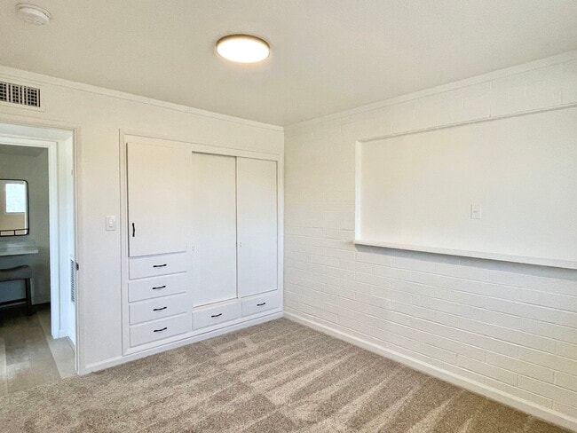 Building Photo - 37830 Linda Dr