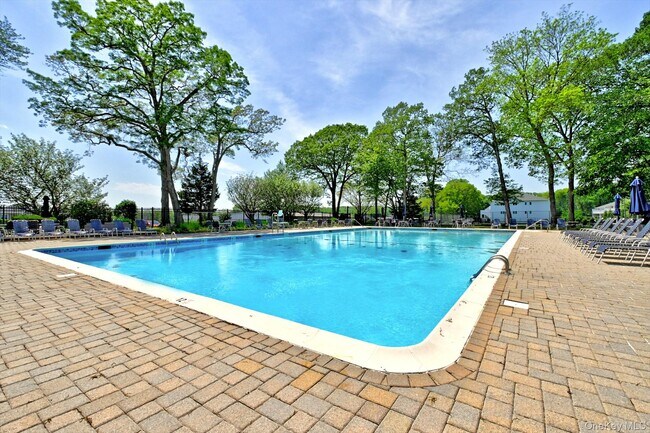 Building Photo - 44 Fox Hill Dr