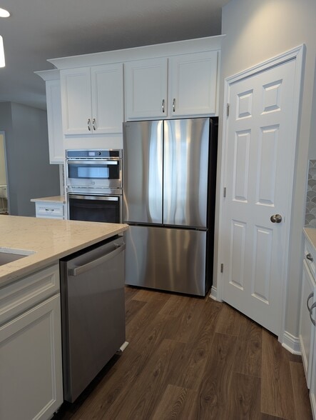 Dual Oven and Dishwasher - 5689 Ohio Trl