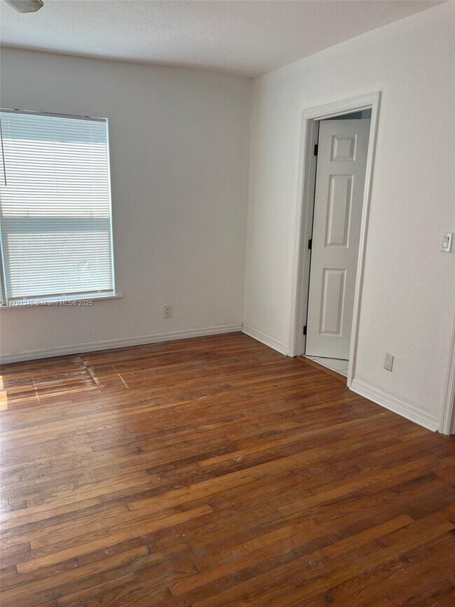 Building Photo - 736 Gotham Ct