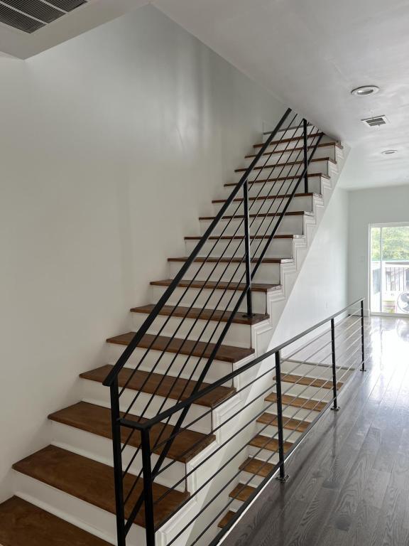 Building Photo - 614 Edmond St