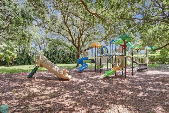 Building Photo - 161 SW 75th Ave