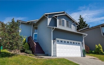 Building Photo - Spacious 4 Bedroom Home for Rent in Lake S...