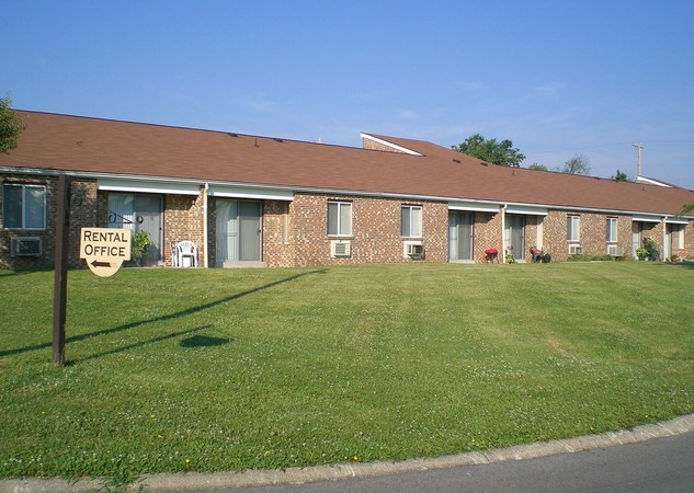 Primary Photo - Forest Court Apartments