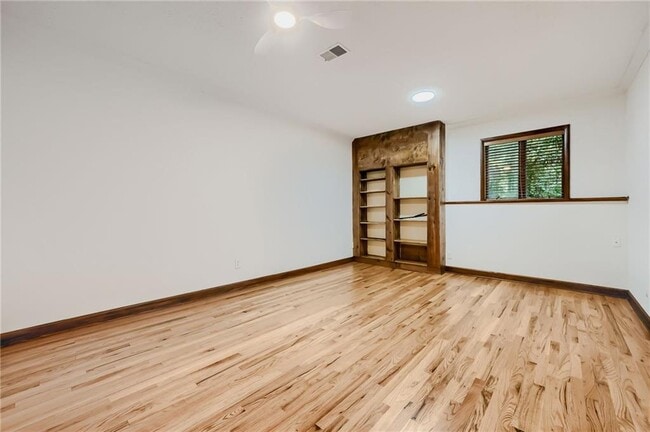 Building Photo - 570 Idlewood Dr NW