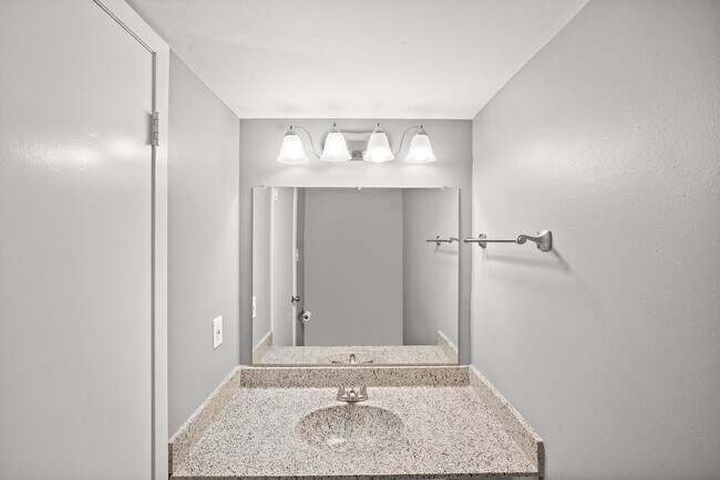 Building Photo - 2313 Crescent Park Dr