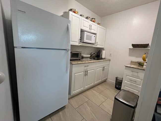 Building Photo - 3517 Baxter Dr
