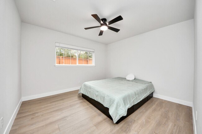 Building Photo - 10003 Briarwild Ln