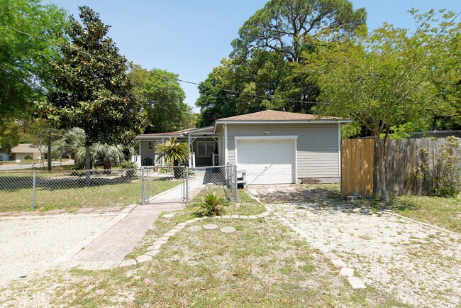 Building Photo - 37 Magnolia Ave SE