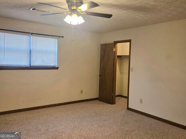 Building Photo - 8492 Pineland Dr