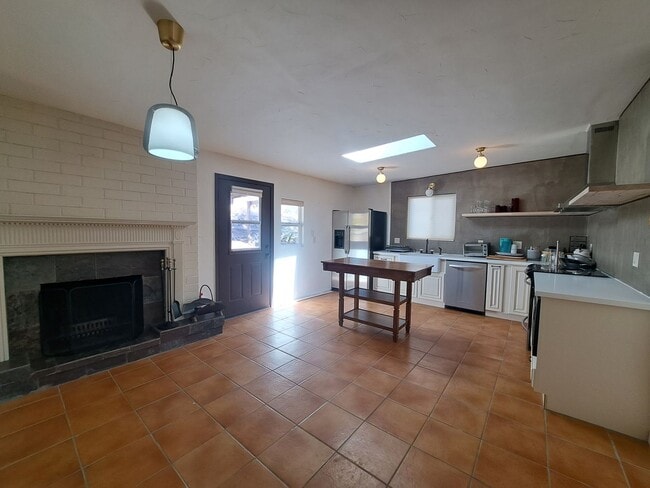 Building Photo - Rural yet close to town rental with acreage.
