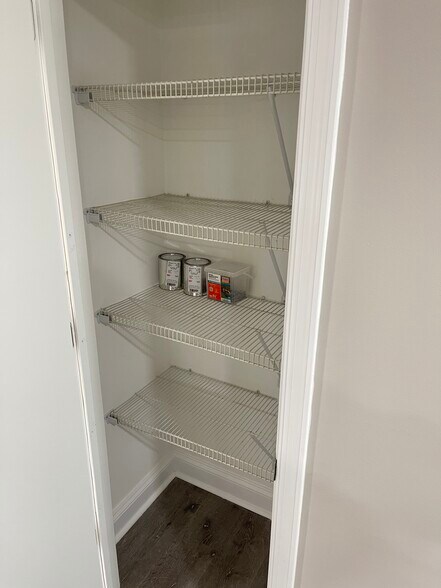 Pantry - 903 Queens Ct