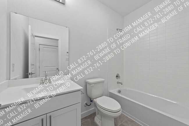 Building Photo - 2229 Maple Ridge Dr