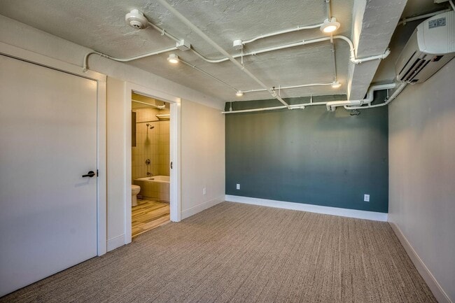 Building Photo - LUXURY   CONDOS IN THE HEART OF ALAMO CITY