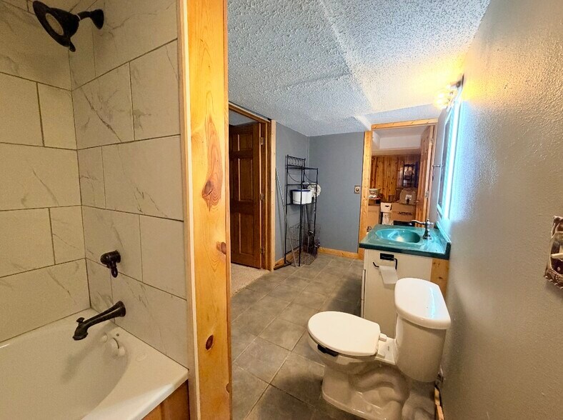 Building Photo - 415 8th St N